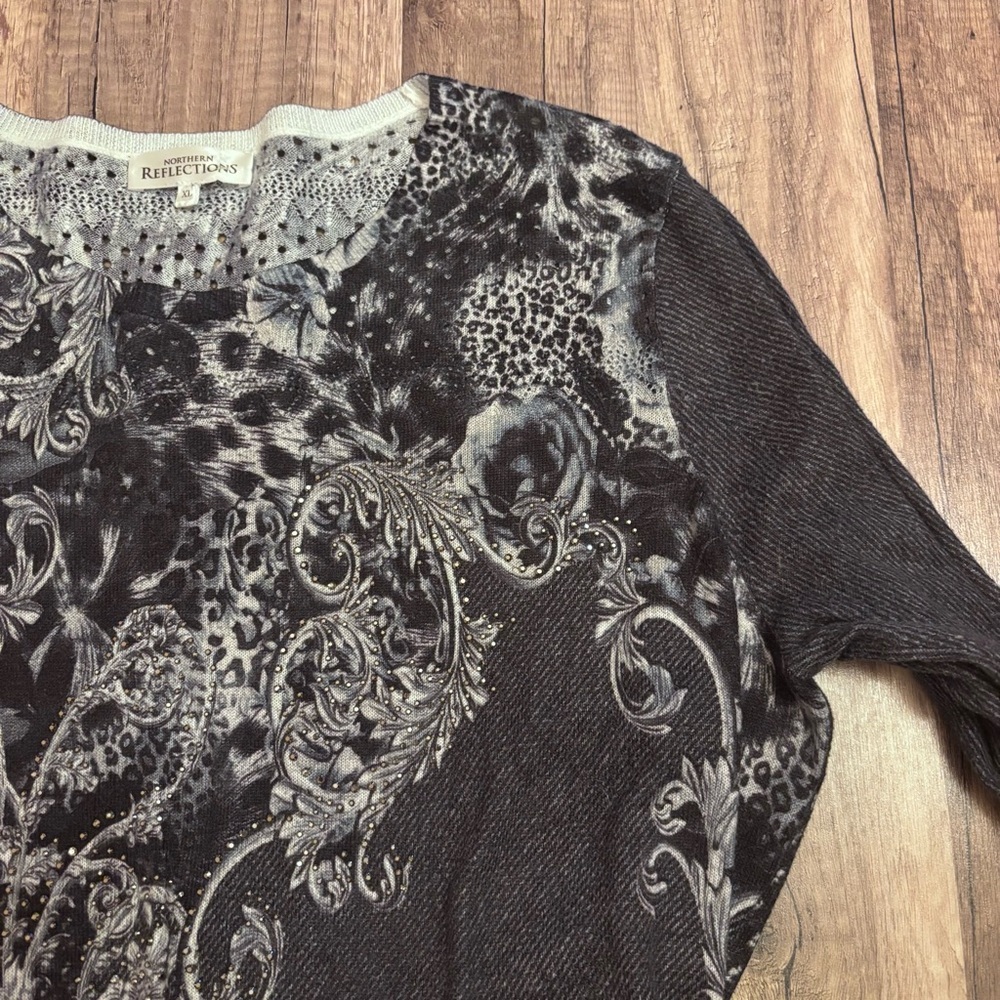 Northern Reflections Black and Gray Paisley Long Sleeve Top - Picture 4 of 5